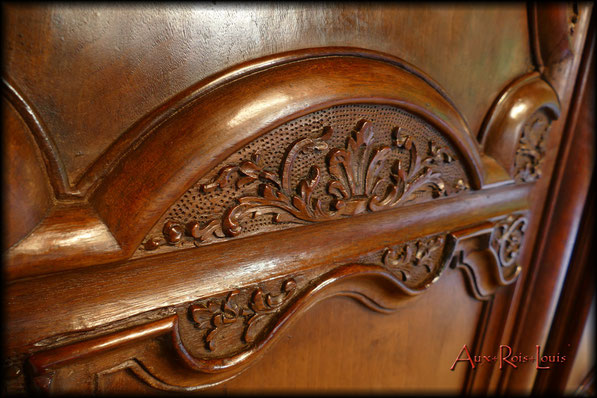 Armoire de mariage en noyer – XVIIIᵉ siècle – Région lyonnaise