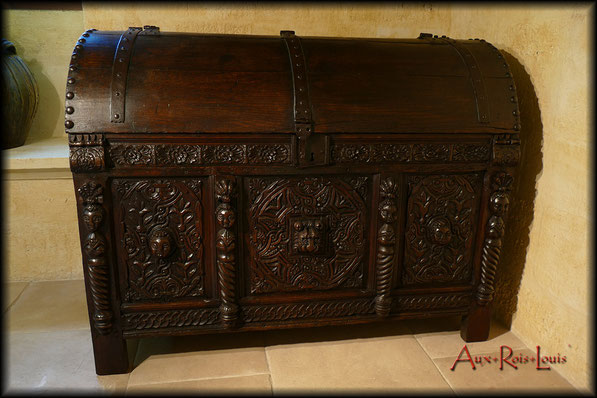 Oak chest – 17ᵗʰ century – Auvergne