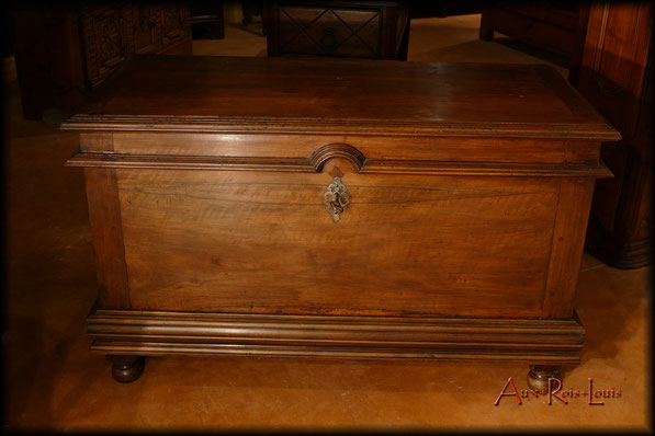 Walnut coffer – 18ᵗʰ century – Périgord