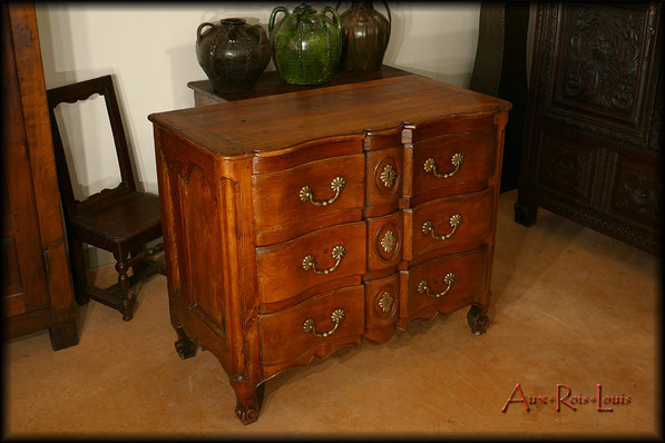 18ᵗʰ century cherrywood commode – South West of France