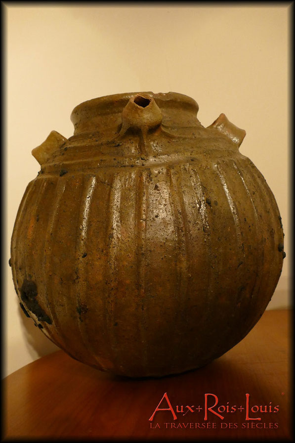 Spherical oil jar with two handles – Auvergne – 18ᵗʰ Century