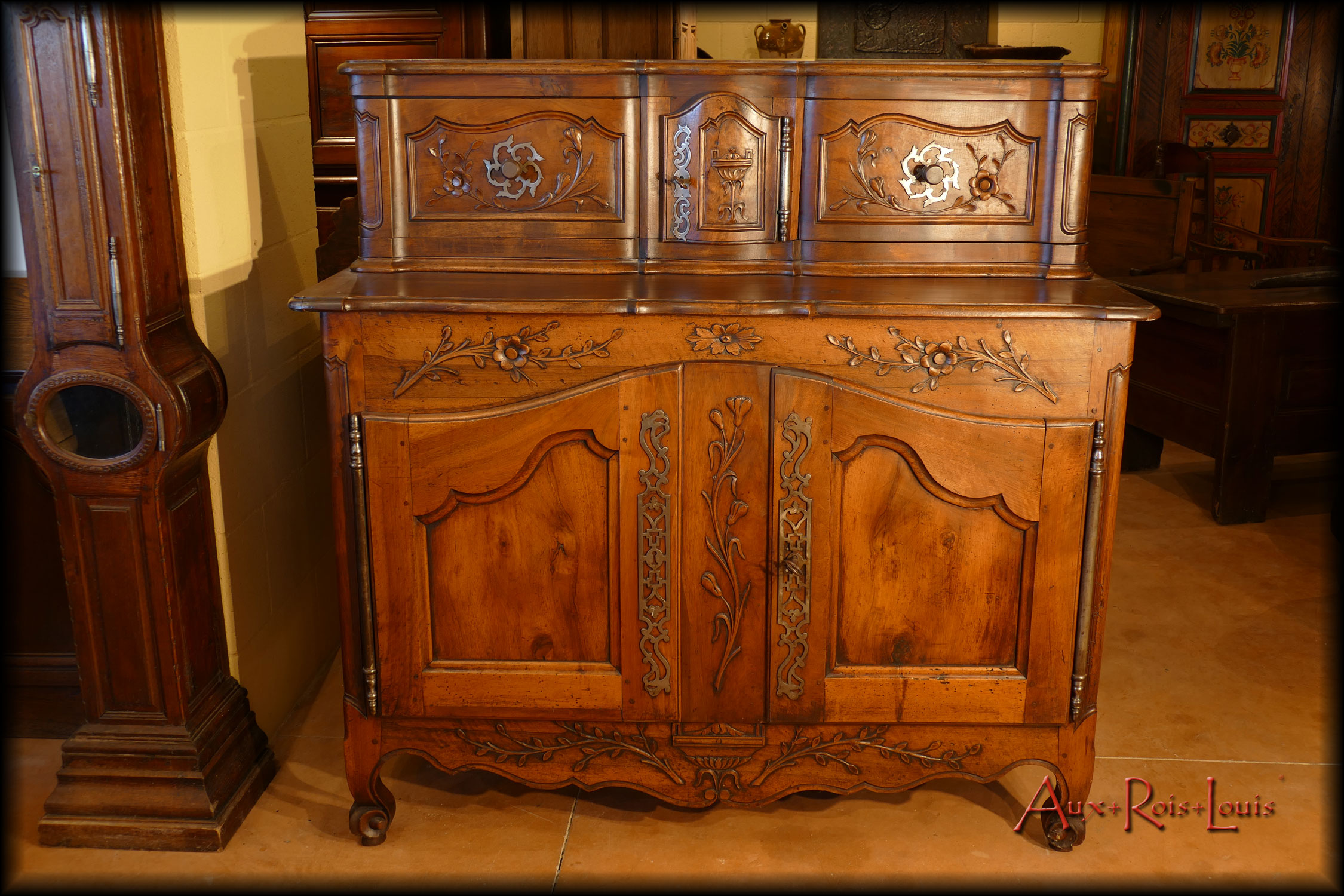 Walnut sideboard with tabernacle – 19ᵗʰ century – Provence