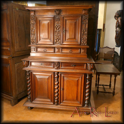 Louis XIII two-tiered walnut buffet – 17ᵗʰ century – South West France