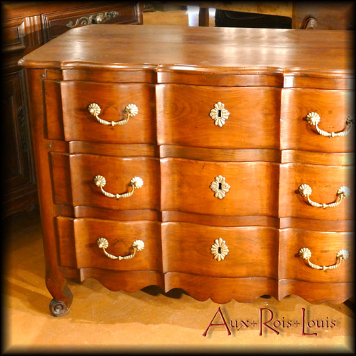 ME018c Cherry-wood curved chest of drawers – 18ᵗʰ century – South-West France