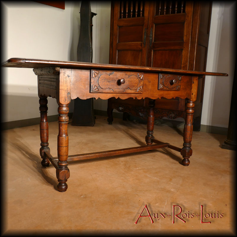 Table de cuisine en merisier – XVIIIᵉ siècle – Sud Ouest