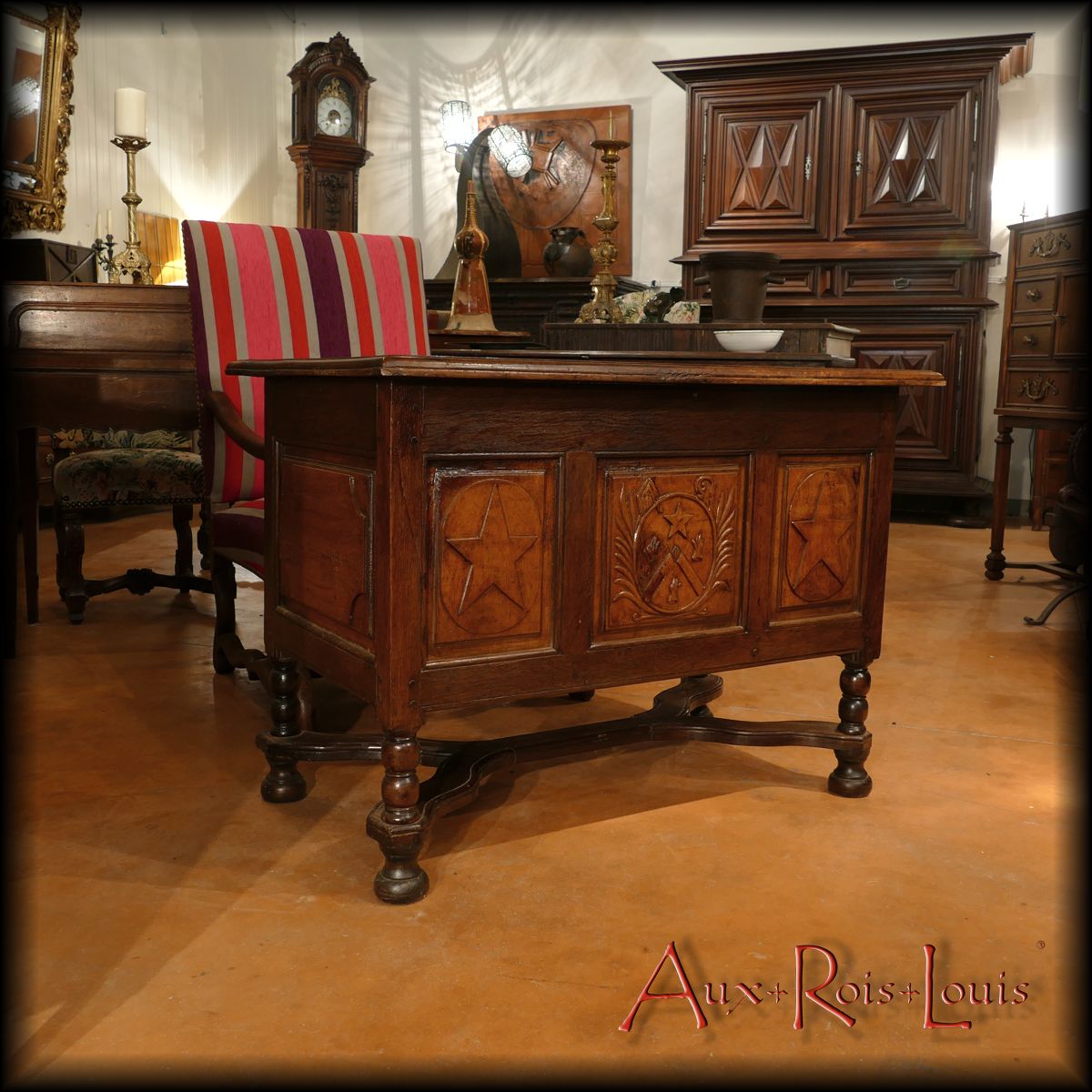 Mazarin desk in walnut, oak and pear – Louis XIV – 17ᵗʰ century – South-West – [ME040]