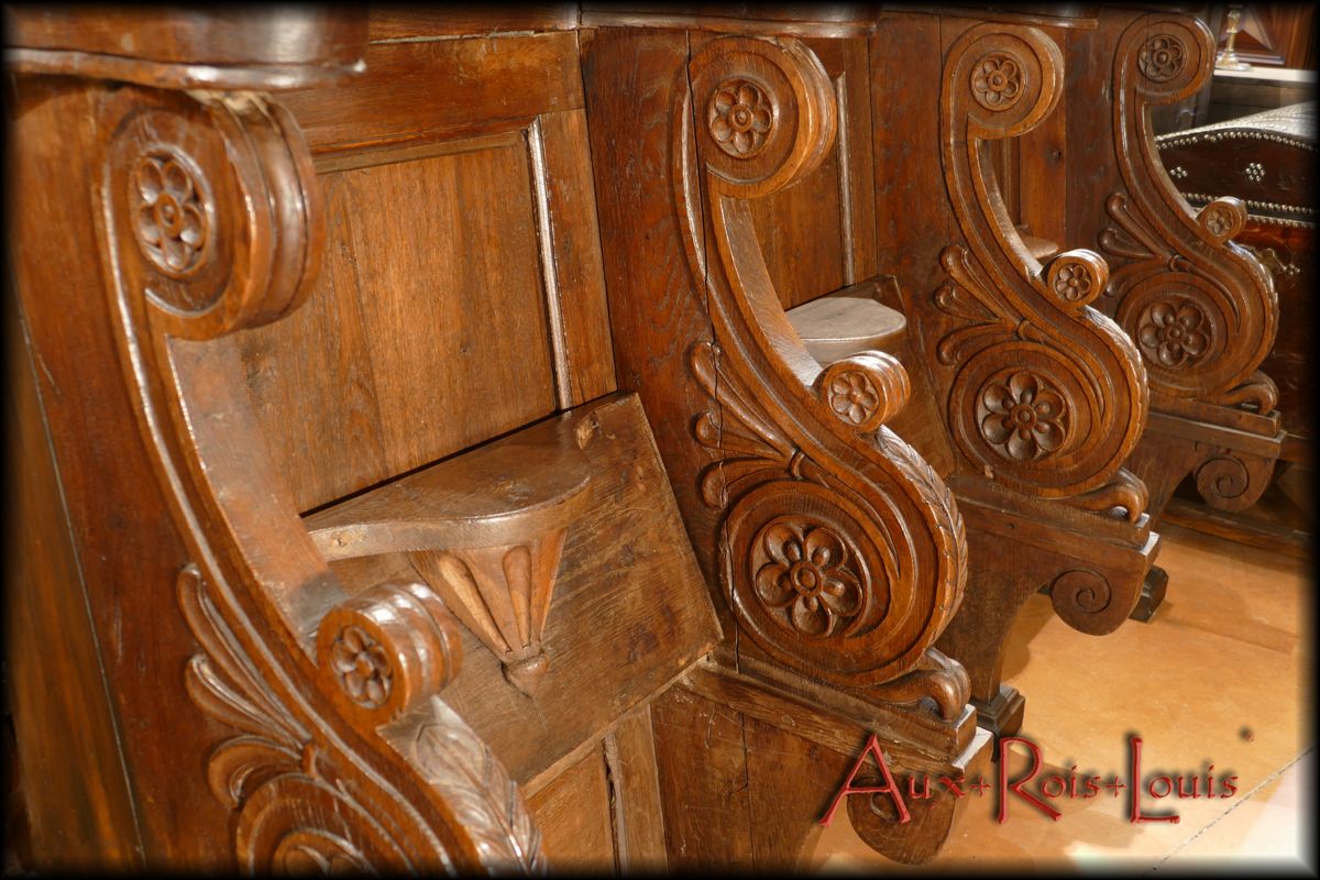 Ornamentation of the “parcloses” under the armrests in passion flowers, symbols of the Passion of Christ