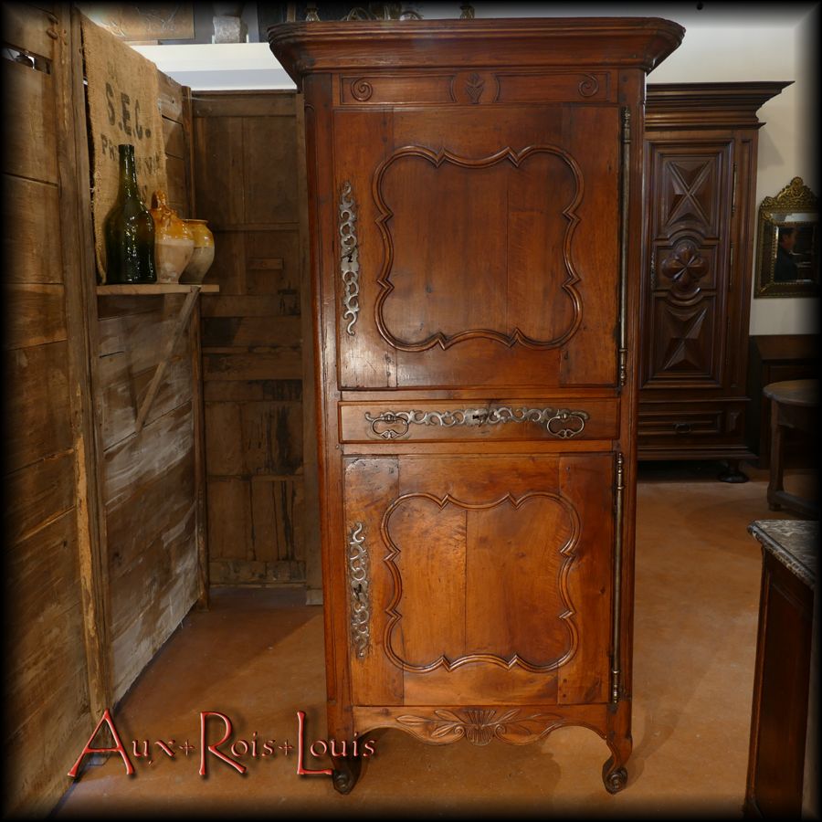 Louis XV style “homme-debout” in walnut - 18ᵗʰ century - Périgord - [ME043]