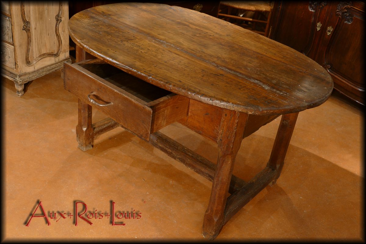 MP014_177 Table ovale de vigneron, tiroir ouvert