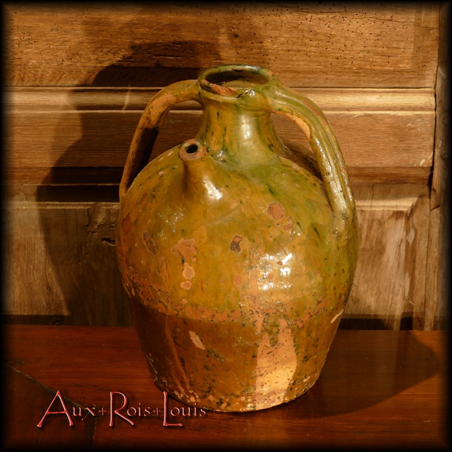 Two-tone Auvergne oil jar, yellow-brown face