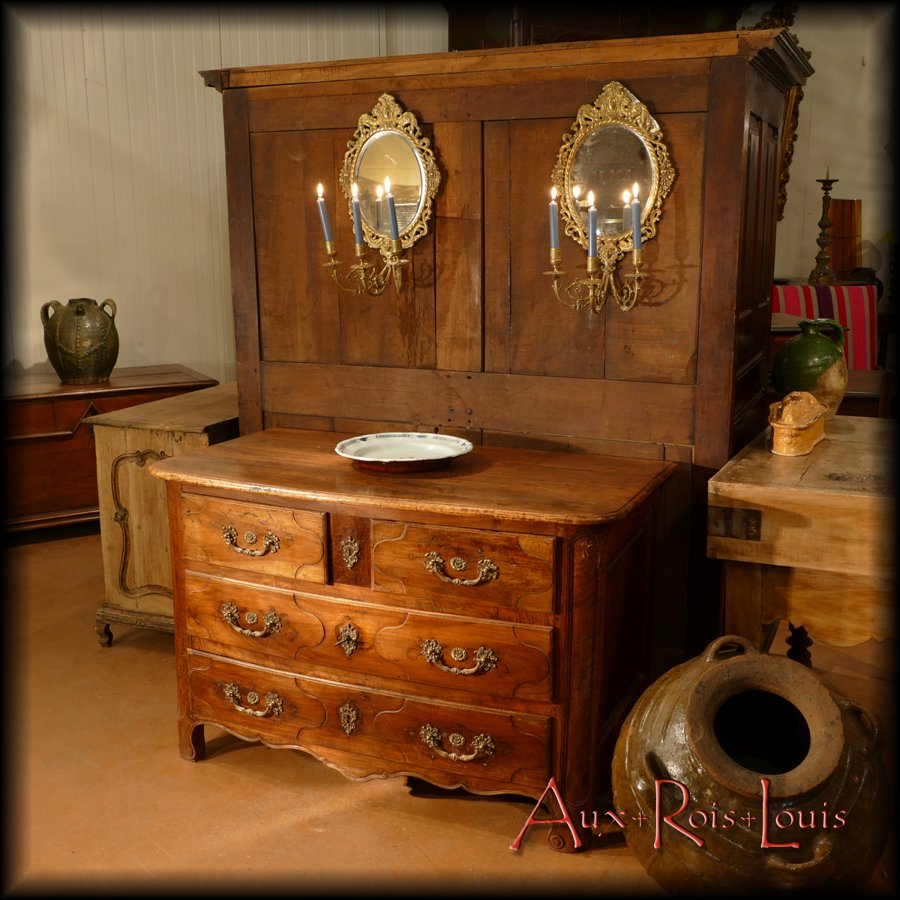 Curved chest of drawers in nuanced blond walnut – 18ᵗʰ century – Périgord - [ME052]