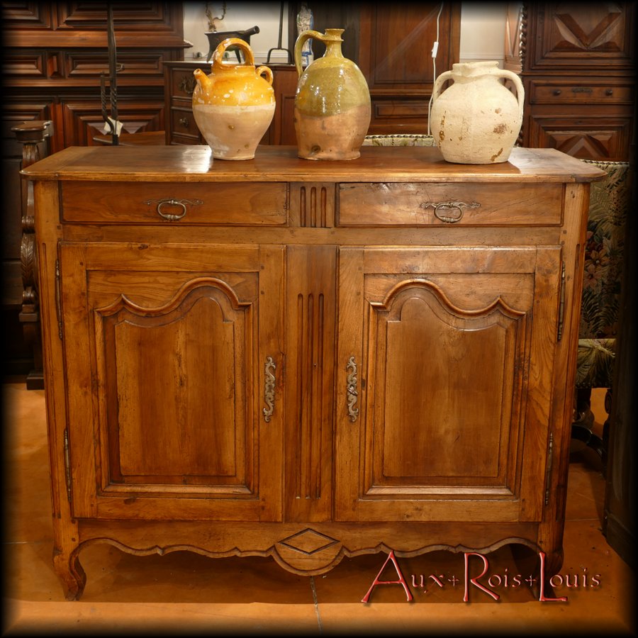 Louis XV style country sideboard in walnut, oak and elm – 19ᵗʰ century – South West – [MP020]