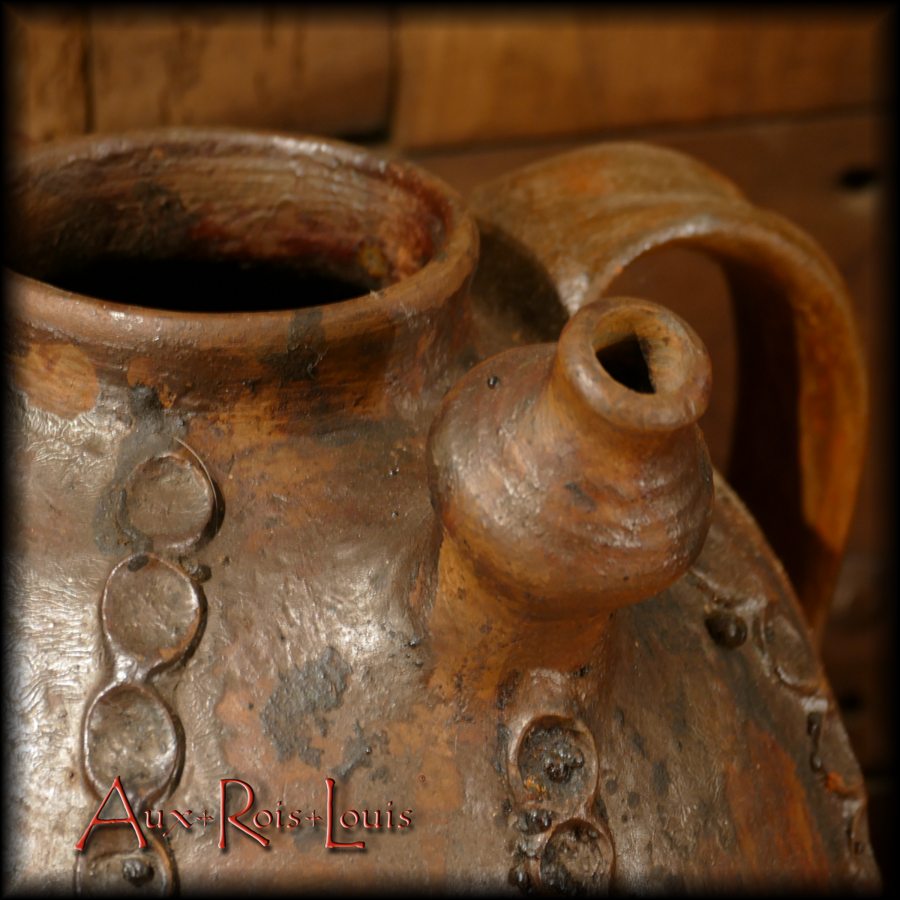 Wine-glazed oil jug with bulbous spout - [PA053]