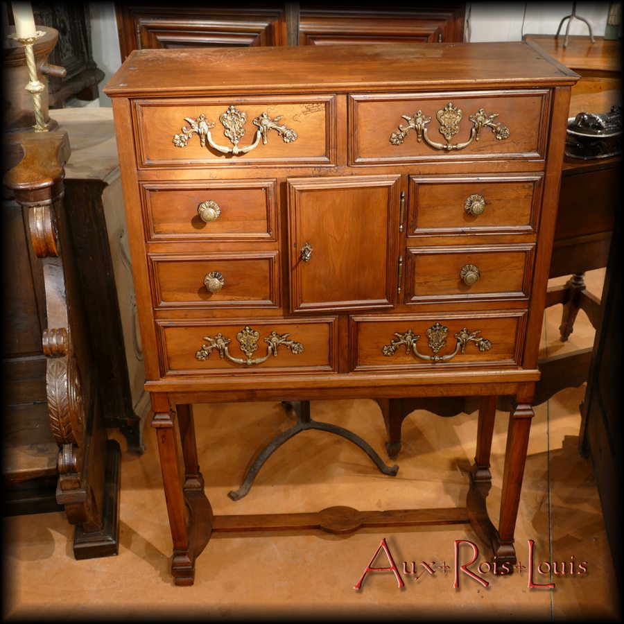 Cabinet de rangement en noyer – XVIIIᵉ siècle – France – [ME066]