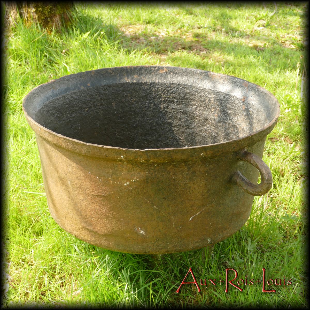 Small vat for the soup in cast iron – 17ᵗʰ century – Fonderies du Périgord – [ME077]