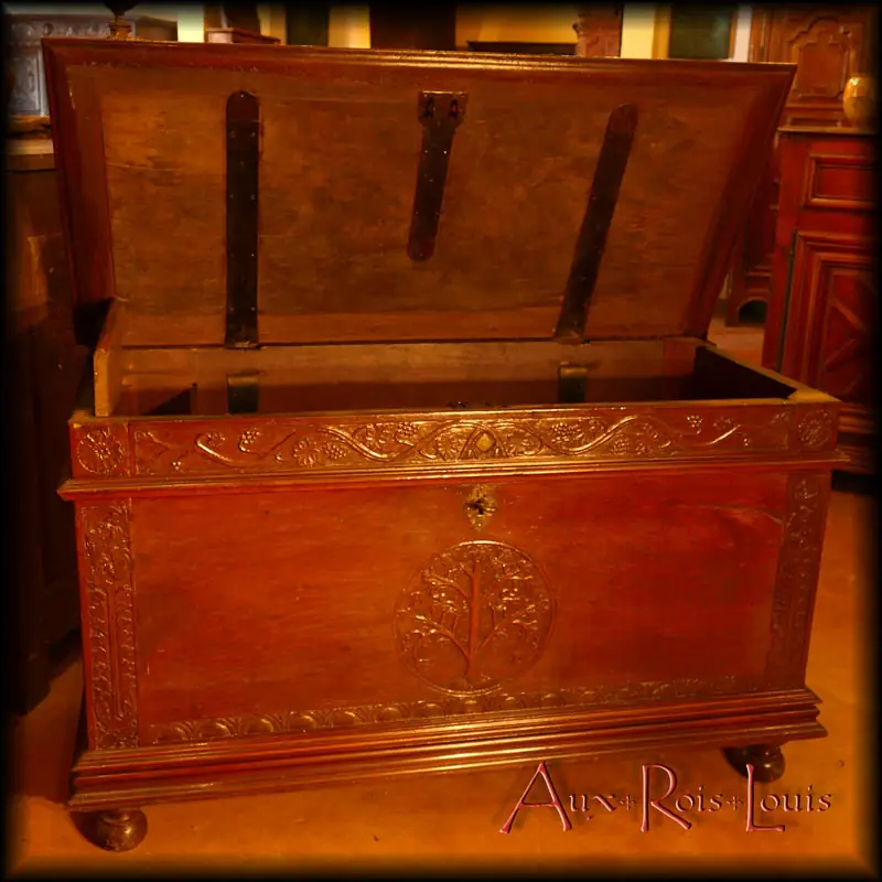 Walnut wood chest – 18ᵗʰ century – Bordeaux Region – [ME005]