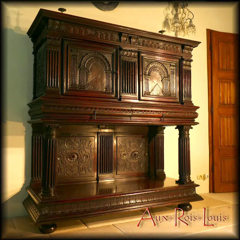 Walnut sideboard – Renaissance –17ᵗʰ century