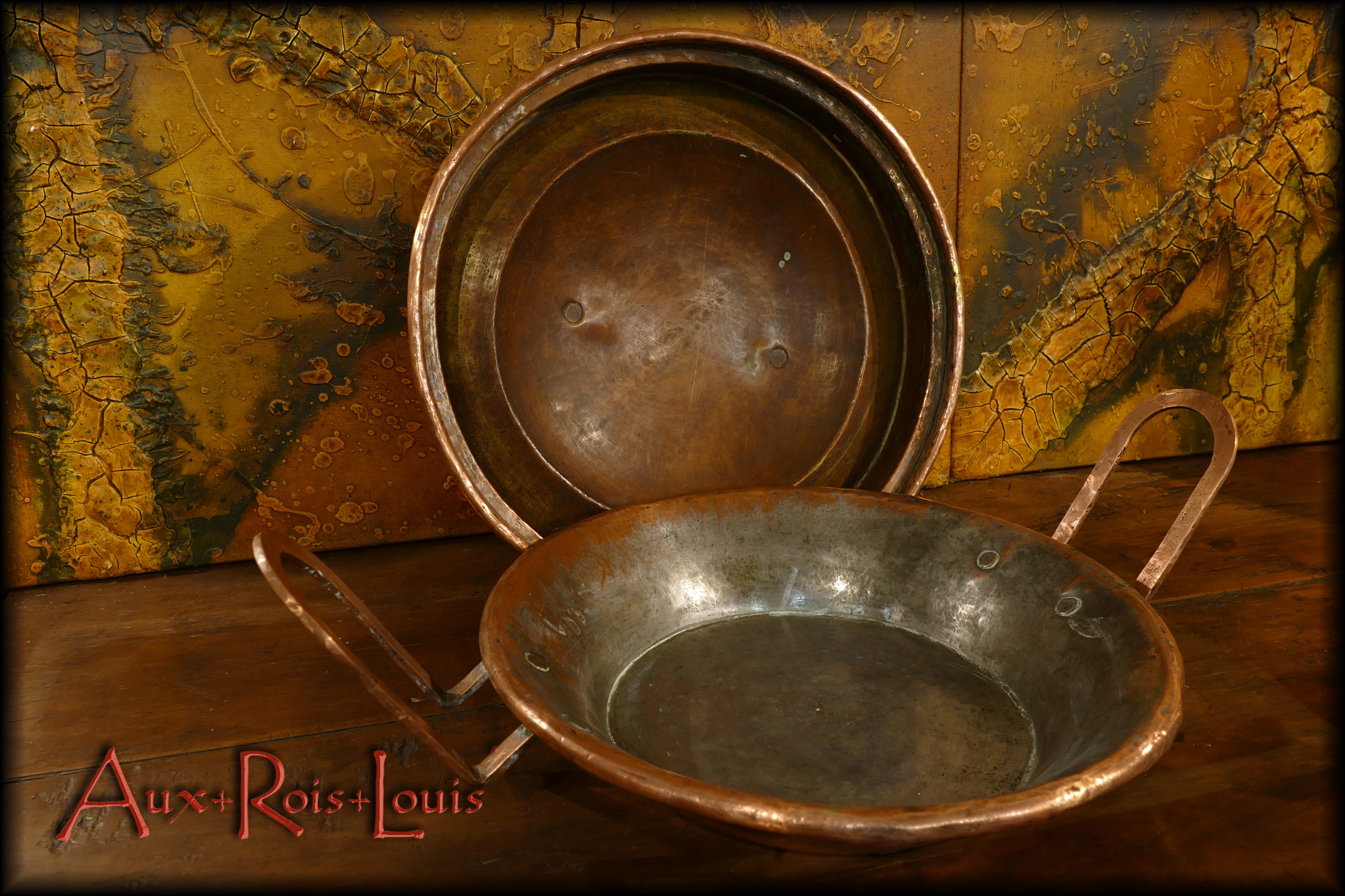 This 18th century red copper pie dish that we see here open was, once filled and closed, placed on the fireplace and covered with embers. This device allowed ideal cooking, above and below, of the famous tourte du Périgord which, for special occasions, was decorated with duck confit.