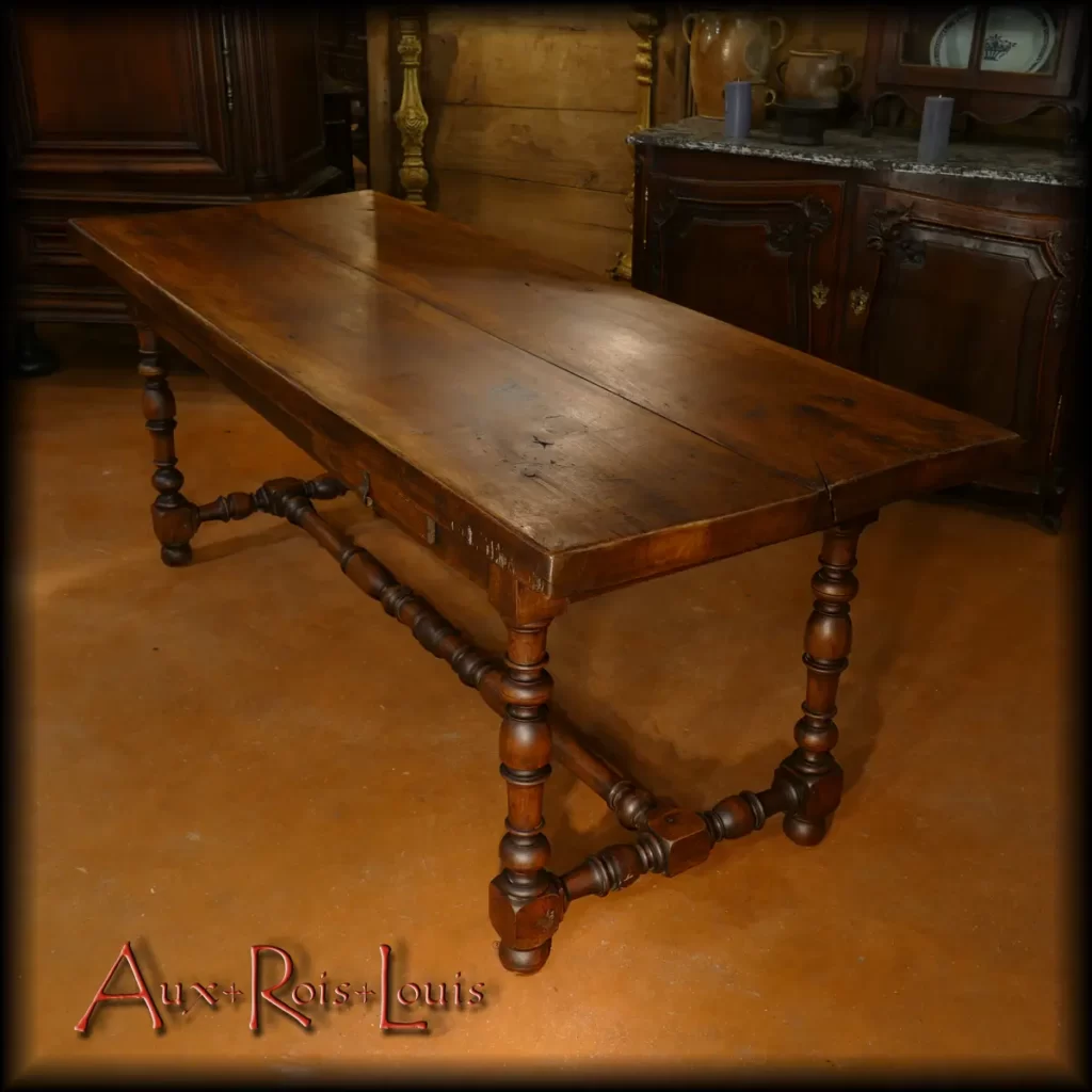 Louis XIII style walnut reception table – 19th century – Périgord – [ME092]