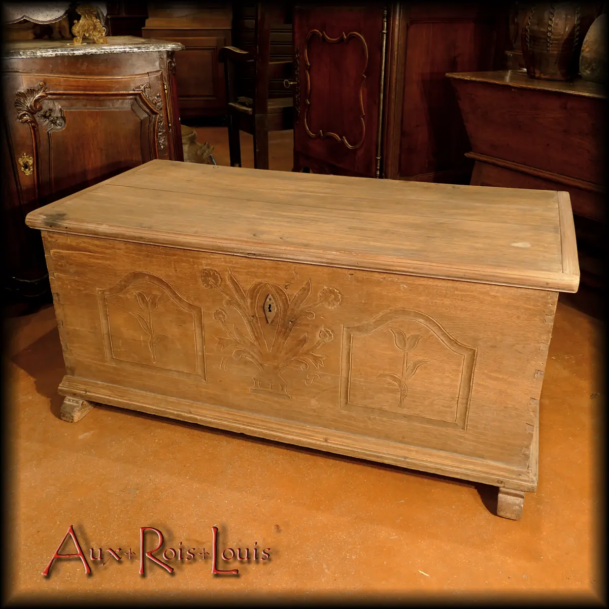 A rather uncommon finish for its time, the 18th century, this end-of-bed chest was simply protected with a beeswax patina, which has allowed its original light oak shade to be preserved.