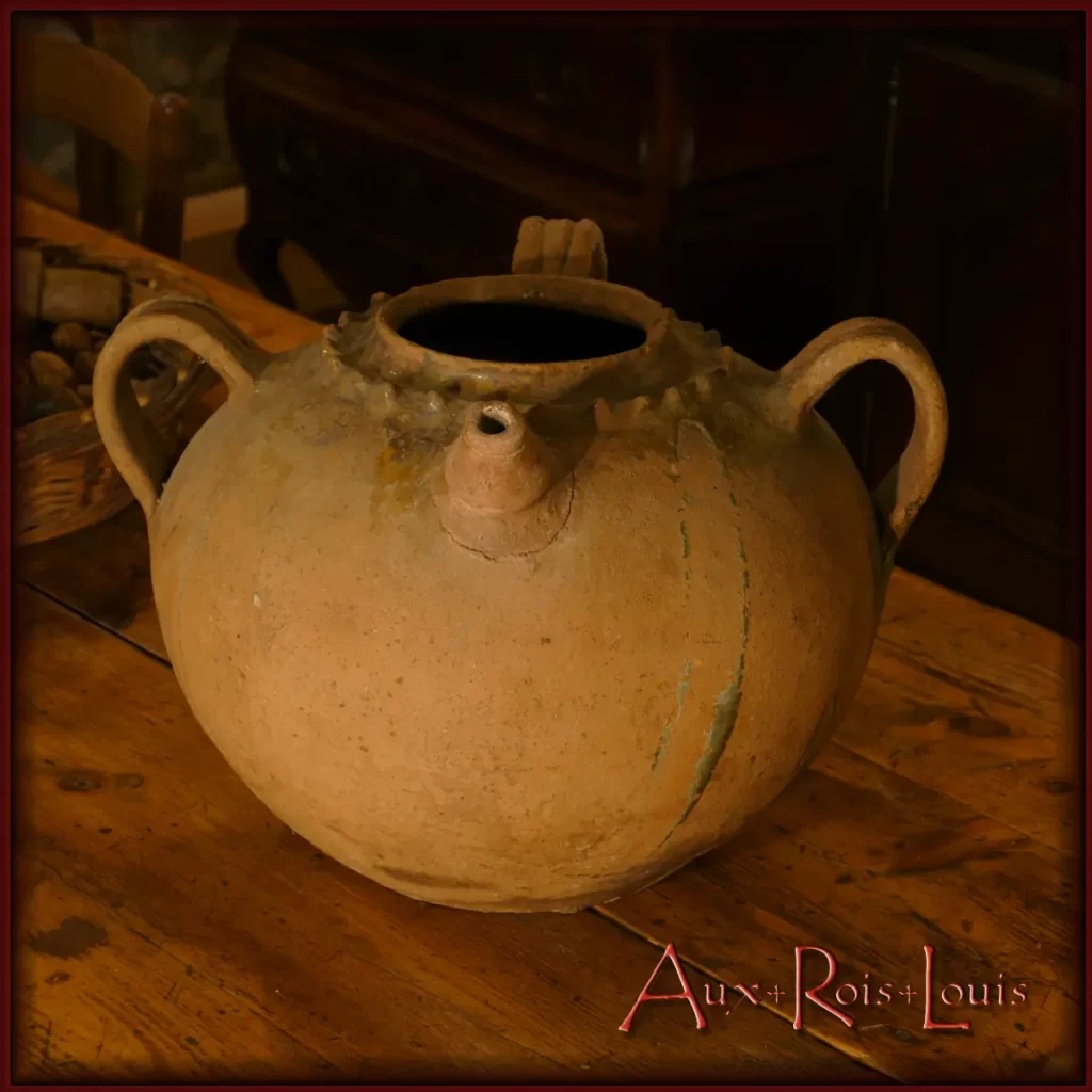 Here is a charming oil jug crafted in the workshop of peasant potters in Brioude, Auvergne, France, in the 17th century. It is adorned with a crown-shaped motif around the summit opening, a detail envisioned by the peasant who shaped it with precision and, clearly, with love too.