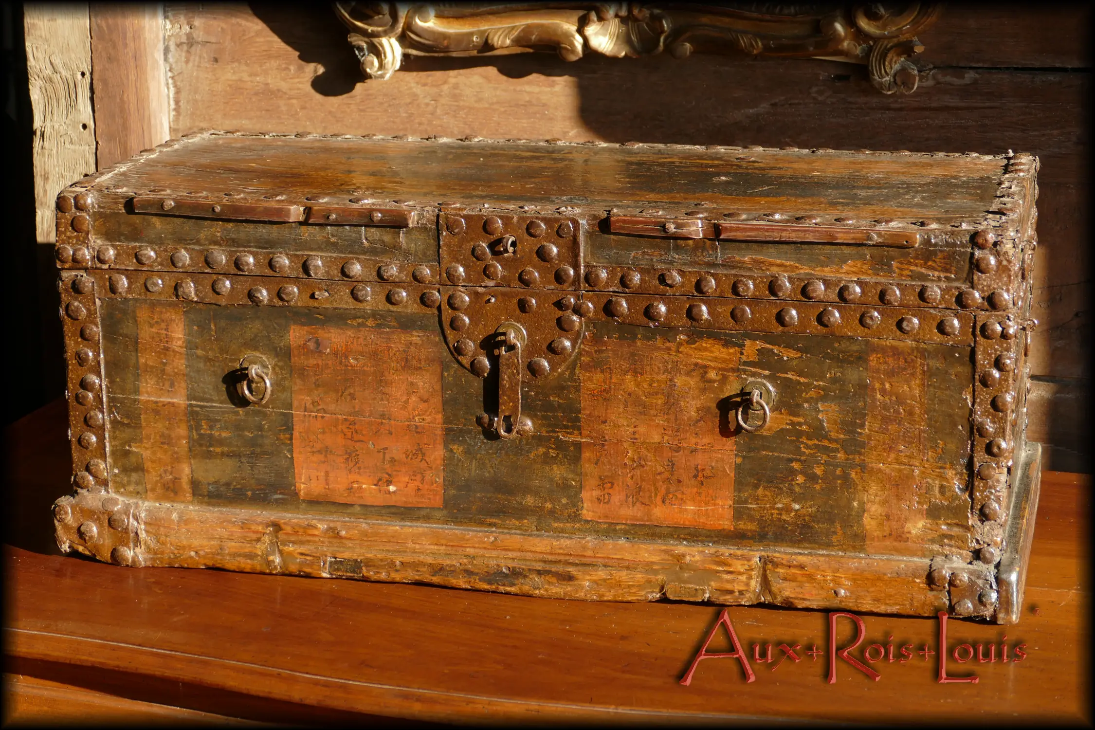 This studded travel trunk originates from the mountainous region of Hubei, also known as the Province of a Thousand Lakes, situated in central China. It was the cradle of one of the oldest Chinese civilizations, the Erligang culture. The ochre and green hues that surface are original.